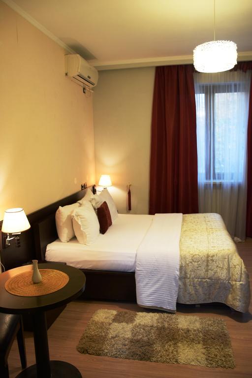 Hotel Eagle Tirana Exterior foto