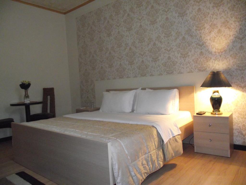 Hotel Eagle Tirana Exterior foto