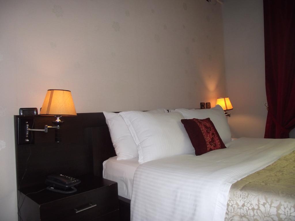Hotel Eagle Tirana Exterior foto
