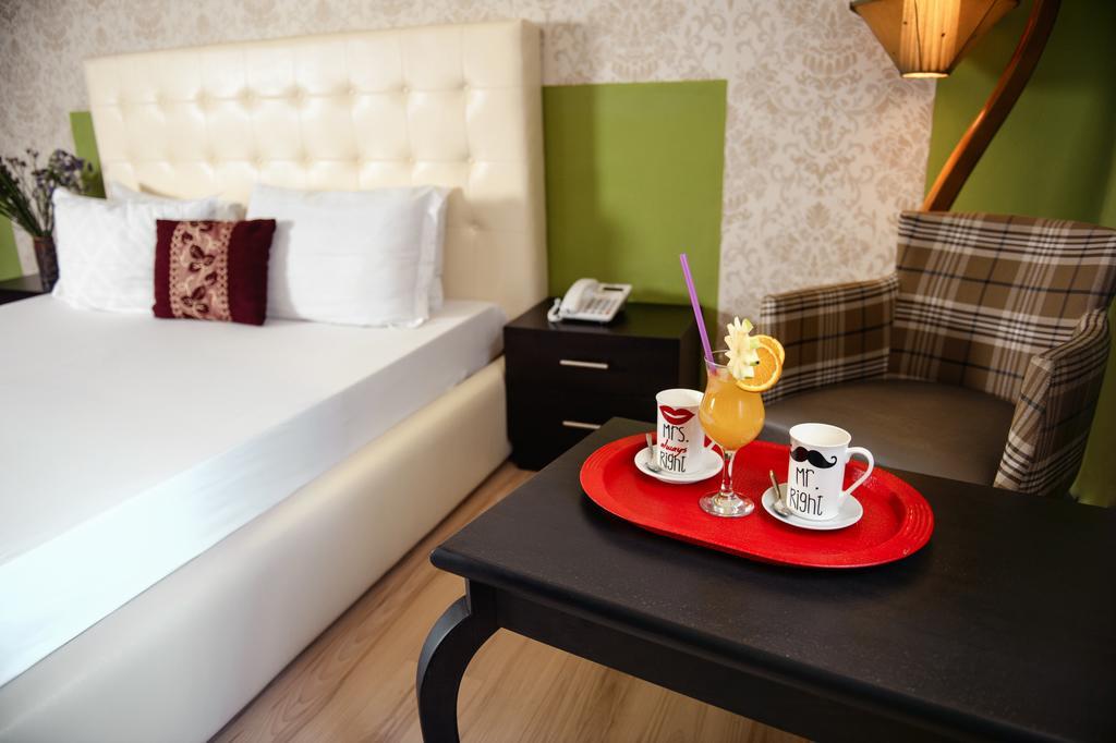 Hotel Eagle Tirana Exterior foto