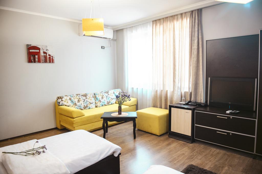 Hotel Eagle Tirana Exterior foto