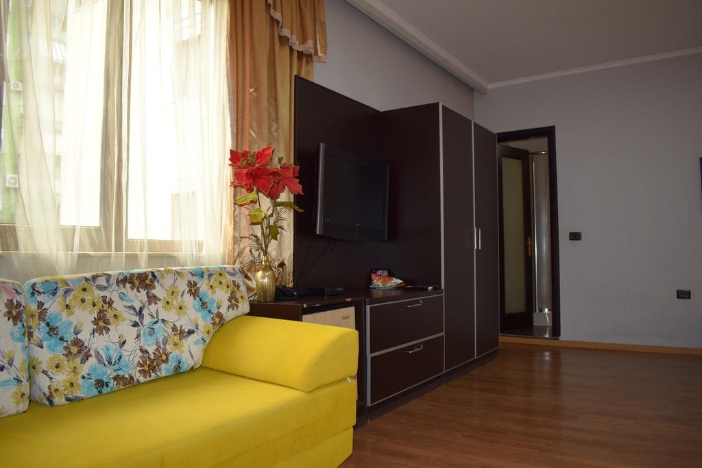 Hotel Eagle Tirana Exterior foto